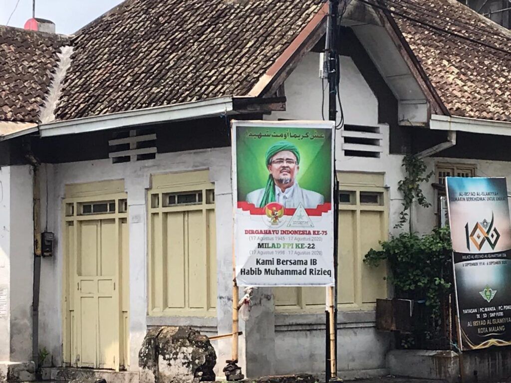 baliho dan spanduk Habib Rizieq di Malang. Aliansi Ormas Malang Bersatu Tolak Kedatangan Habib Rizieq di Malang