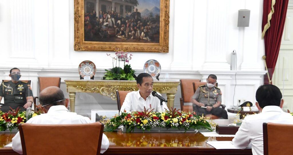 Jokowi Singgung Jawa Tengah dan DKI Jakarta Terkait Meningkatnya Kasus COVID-19