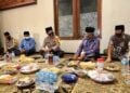 Ketua PWNU Jatim KH Marzuki Mustamar ketika menyambut Kapolda Jatim Irjen Nico Afinta