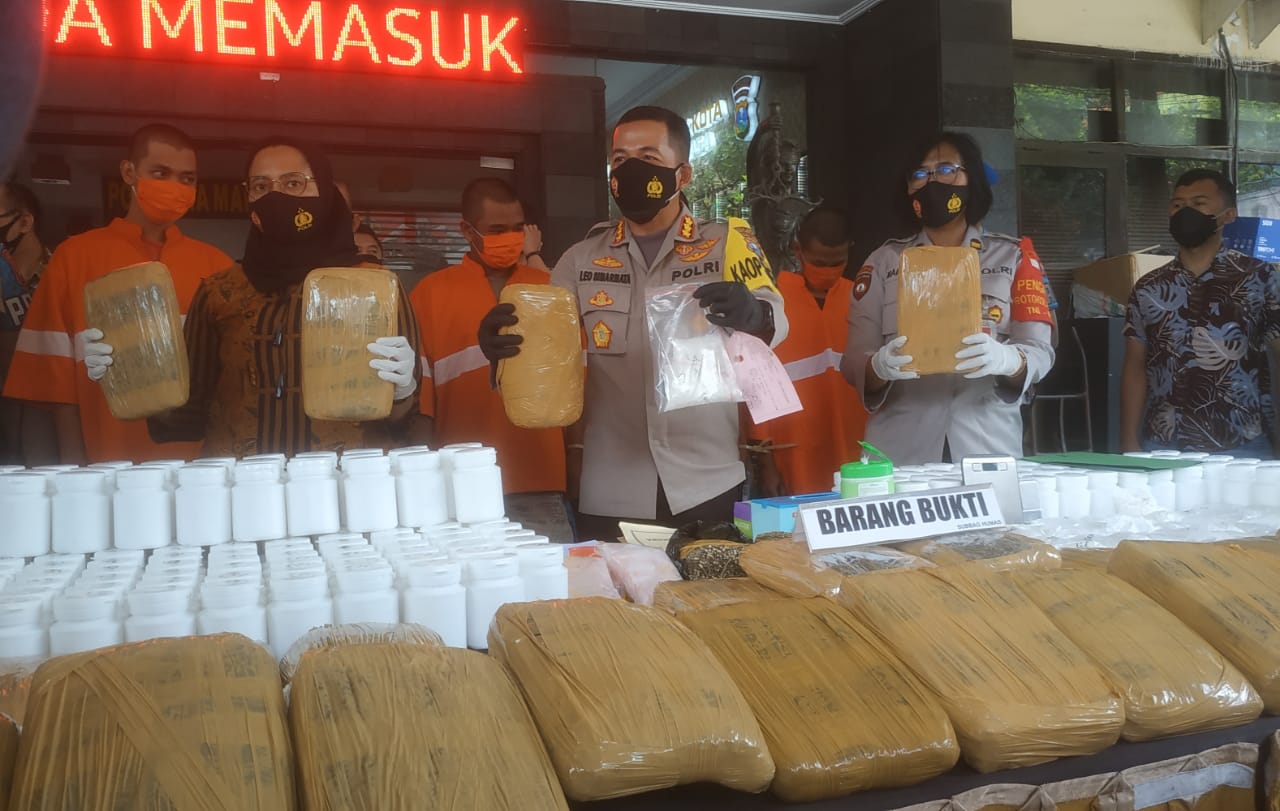 Kapolresta Malang Kota Kombes Pol Leonardus Simarmata terkait kasus ringkus 6 kurir narkoba di Malang