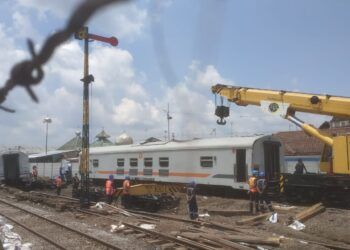 Kereta api di Malang jalan sendiri tanpa lokomotif