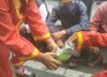 Demo Unik di Malang: Kecam Presiden Macron dengan cara Makan Makaroni