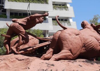 patung karapan sapi, ikon Kota Surabaya