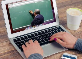 sekolah daring, sekolah online via laptop