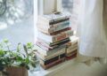 Ilustrasi kutu buku dan hobi membaca buku. (Foto: Unsplash)