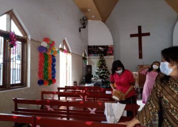 Ibadah perayaan Hari Raya Natal di Bojonegoro yang teerapkan protokol kesehatan ketat. (Foto: Mila Arinda/Tugu Jatim)