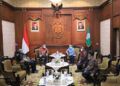 Audiensi bersama Gubernur Jatim Khofifah dan juga Plt Wali Kota Surabaya Whisnu Sakti Buana. (Foto: Humas Pemkot Surabaya)