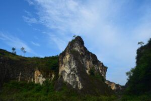 Gunung Kapur Bojonegoro: Wisata Gratis yang Suguhkan Banyak Spot Instagramable