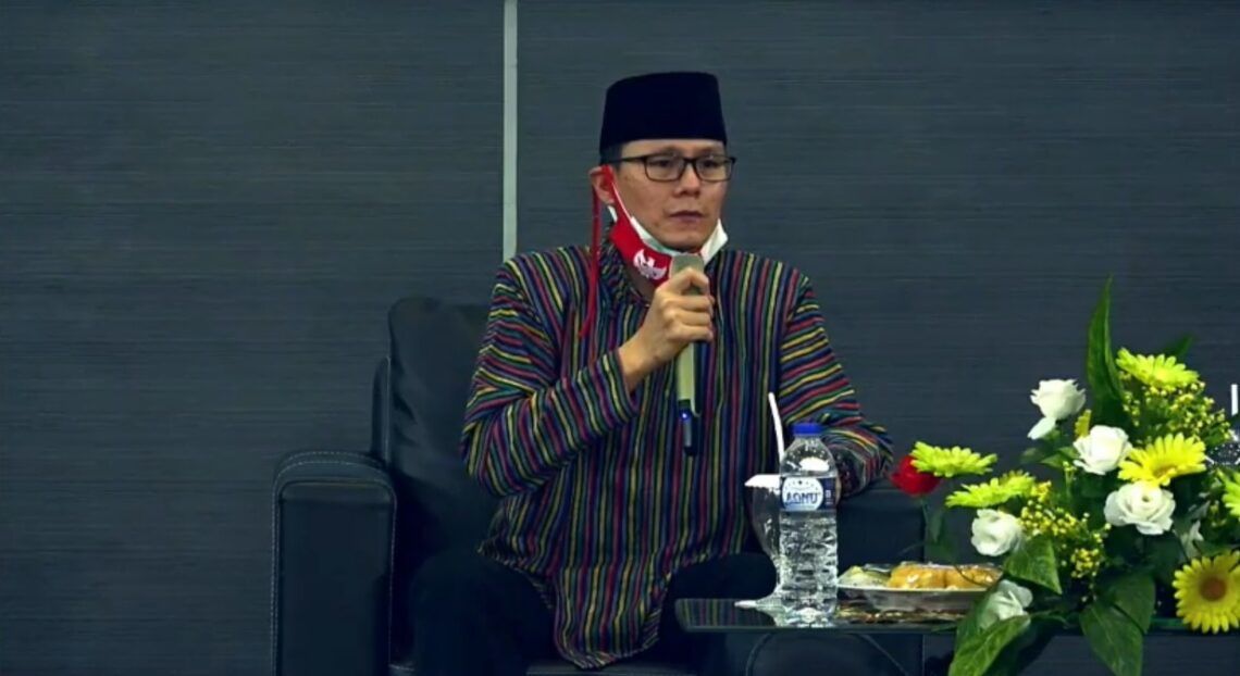 Sudarno Hadipuro: Bagi Konghucu, Gus Dur adalah Orang Suci 1 Wakil Ketua Perhimpunan INTI (Indonesia-Tionghoa), RT Sudarno Hadipuro dalam acara Haul Virtual Gus Dur ke-11. (Foto: Dokumen)