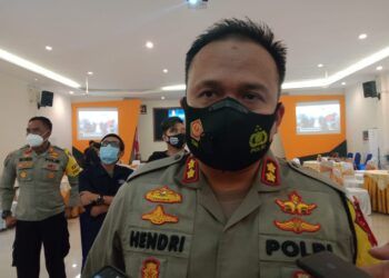 Kapolres Malang, AKBP Hendri Umar saat memberikan pernyataan terkait antisipasi gelombang demo dari FPI (Foto: RAP/Tugu Malang/Tugu Jatim)