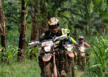 Ketangguhan Honda CRF150L yang telah terbukti ketika dijajal oleh para komunitas rider untuk menjelajahi lintasan pegunungan di Malang. (Foto: Dokumen)
