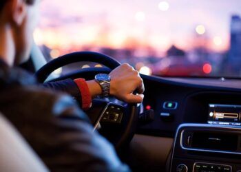 Tips berkendara di musim hujan