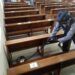 Penjinak bom atau Jihandak dari Polres Tuban mensterilisasi sejumlah gereja di Tuban. (Foto: Moch Abdurrochim)