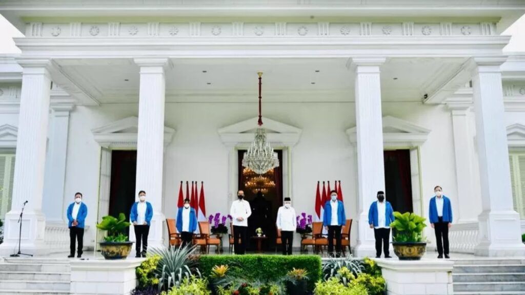 Jokowi dan Ma'ruf Amin beserta 6 menteri baru yang dikenalkan di Istana Negara, Selasa (22/12/2020) petang. (Foto: Biro Pers Sekretariat Presiden) daftar menteri baru jokowi