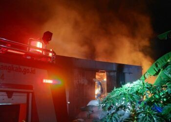 Kebakaran gudang kapas di Singosari, Malang. (Foto: Dokumen Damkar Kabupaten Malang0