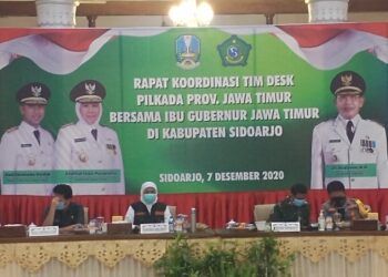 Khofifah meminta agar para saksi dari paslon untuk ikut rapid test saat rakor Desk Pilkada. di Pendopo Kabupaten Sidoarjo, Senin malam(7/12/2020).
