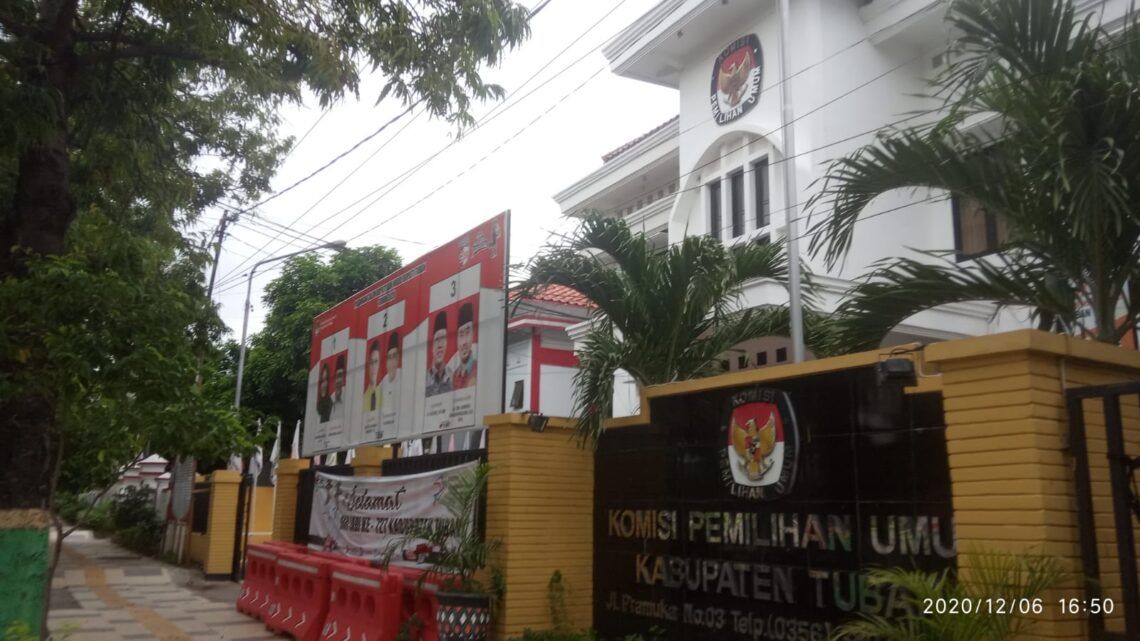 Jelang Pilkada, Ketua KPU Tuban Positif Corona 1 Gedung KPU Kabupaten Tuban. (Foto: Agus Setiawan/Tugu Jatim)