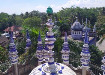 beberapa menara masjid tiban malang