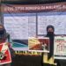 Aktivis anti korupsi dari Malang Corruption Watch (MCW) menggelar aksi unjuk rasa mengkritisi ajang Pilkada Kabupaten Malang, Rabu (9/12). Hari Anti Korupsi Sedunia