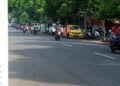 Suasana parkir di Kabupaten Tuban. Retribusi parkir berlangganan di Tuban melampaui target. (Foto: Moch Abdurrochim/Tugu Jatim)