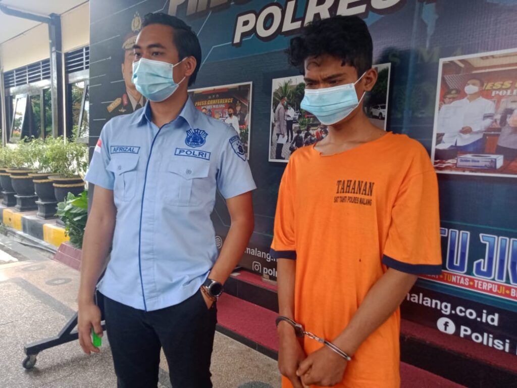 Santoso, pelaku pembunuhan bocah 14 tahun di Malang yang ditutupi daun. (Foto: RAP)