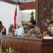Mulai Hari Ini, Bojonegoro Terapkan Jam Malam 10 Rapat koordinasi terkait jam malam untuk beberapa kecamatan di Kabupaten Bojonegoro. (Foto: Humas Pemkab Bojonegoro)