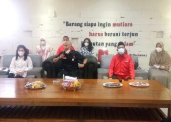 Pasangan calon bupati dan wakil bupati Kabupaten Sumenep, Achmad Fauzi-Hj. Dewi Khalifah. (Foto: Portal Publik partner Tugu Jatim)