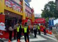 Pos pengamanan Natal dan Tahun Baru di Bojonegoro yang didesain bertemakan Natal. (Foto: Mila Arinda/Tugu Jatim)