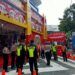 Menengok Pos Pengamanan Natal dan Tahun Baru di Bojonegoro yang Bertemakan Natal 8 Pos pengamanan Natal dan Tahun Baru di Bojonegoro yang didesain bertemakan Natal. (Foto: Mila Arinda/Tugu Jatim)