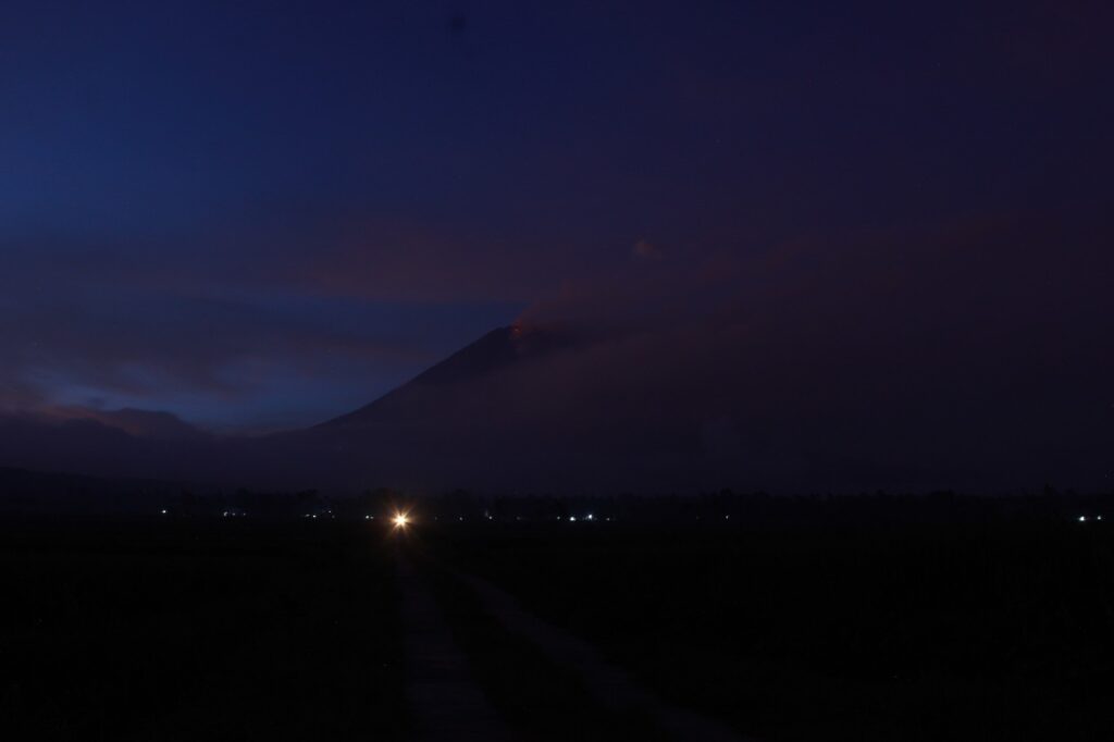 Gunung Semeru Erupsi