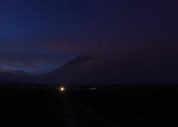 Gunung Semeru Erupsi
