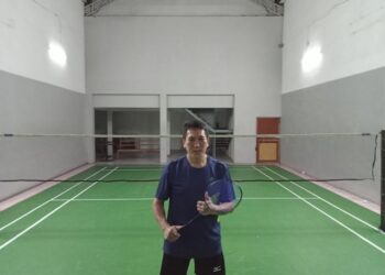 Pengusaha Soelipno saat berada di lapangan Bulutangkis miliknya, Rabu (23/12/2020). (foto: Irham Thoriq)