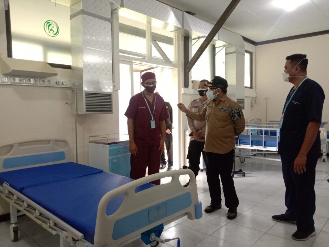 RS Lapangan Kota Malang Sudah 98 Persen, Hanya Tunggu Finalisasi 1 Wali Kota Sutiaji saat meninjau lokasi RS Lapangan Kota Malang. (Foto: Pemkot Malang)