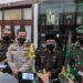 Kota Malang Resmi Berlakukan Jam Malam, Berlaku Hari Ini 8 Wali Kota Malang, Sutiaji, bersama pejabat Forkopimda Kota Malang, usai rakor menyepakati penerapan jam malam menjelang Tahun Baru 2021, di Balai Kota Malang, pada Selasa (29/12/2020). (Foto: Ulul Azmy/Tugu Malang)