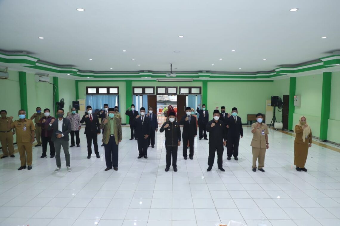 Proses pengukuhan anggota dewan pendidikan di Kota Malang. (Foto: Feni Yusnia)