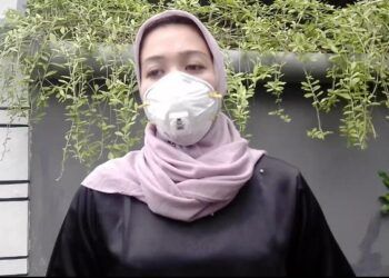 Silvy Octavia Zanita, kakak kedua Fadly, berbagi cerita soal adiknya semasa hidup. (Foto: Rangga Aji/Tugu Jatim)