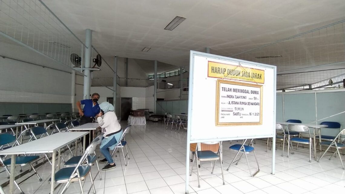 Indra Tjahyono, Napi Korupsi Masal DPRD Kota Malang, Meninggal Dunia di Lapas 1 Ruang persemayaman Indra Tjahyono di Yayasan Gotong Royong, Kota Malang, Jumat (15/1/2021). (Foto : Azmy)