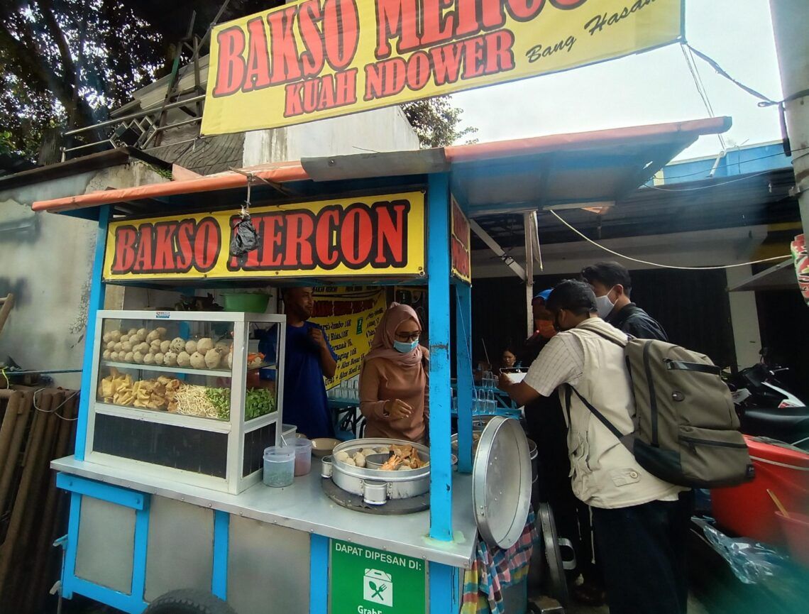 Sensasi Nikmatnya Makan Bakso Mercon Kuah Ndower Bang Hasan di Malang 1 Bakso Kuah Pedas Bang Hasan. (Foto: Fen/Tugu Jatim)