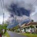 Kembali Erupsi, Gunung Semeru Muntahkan Lava Pijar Disertai Asap Tebal 8 Erupsi Gunung Semeru. (Foto: Dok Warga/ Tugu Jatim)