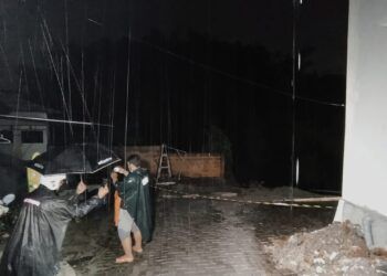 Plengsengan yang ambrol di Perumahan Griya Sulfat Inside, Kelurahan Bunulrejo, Kecamatan Blimbing, Kota Malang. (Foto: Azmy/Tugu Jatim)