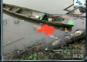 Jasad yang mengapung ditemukan di Bendungan Sengguruh, Kabupaten Malang, Rabu (20/01/2021). (Foto: Dok/Tugu Jatim)