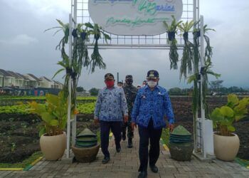 Bupati Malang Muhammad Sanusi saat mengunjungi Desa Ampeldento. (Foto: Rap/ln)