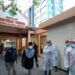 Arif Darmawan, Ketua DPC Partai Demokrat Kota Malang Tutup Usia 9 Wali Kota Malang Sutiaji saat mengawal langsung proses pemulasaraan jenazah mendiang Arif Darmawan di RSSA Malang, Kamis (21/1/2021). (Foto: Azmy/Tugu Jatim)