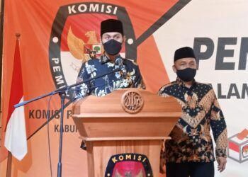 Calon bupati terpilih Aditya Halindra Faridky dan wakilnya Riyadi sebagai pemenang Pilbup Tuban. (Foto: Rochim/Tugu Jatim)