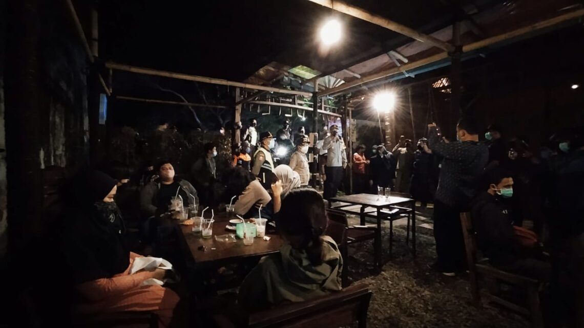 Penerapan jam malam di kafe bakal lebih longgar hingga pukul 20.00 di Kota Malang. (Foto: Azmy/Tugu Jatim)
