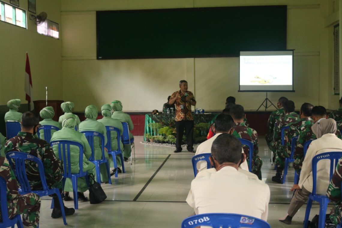 Sharing Komunikasi dan Motivasi, Dr Aqua Dwipayana Kembali Hadir di Kodam IV/Diponegoro 1 Sharing Komunikasi dan Motivasi dari Dr Aqua Dwipayana bakal berlanjut di Kodim IV/Diponegoro. (Foto:Dok/Tugu Jatim)