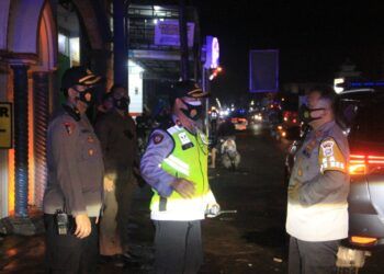 Pelaksanaan pemberlakuan pembatasan kegiatan masyarakat (PPKM) tahap pertama untuk mencegah persebaran corona. (Foto: Rap/Tugu Jatim)