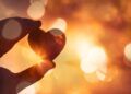 Ilustrasi jatuh cinta: (Foto: Pexels/Tugu Jatim)