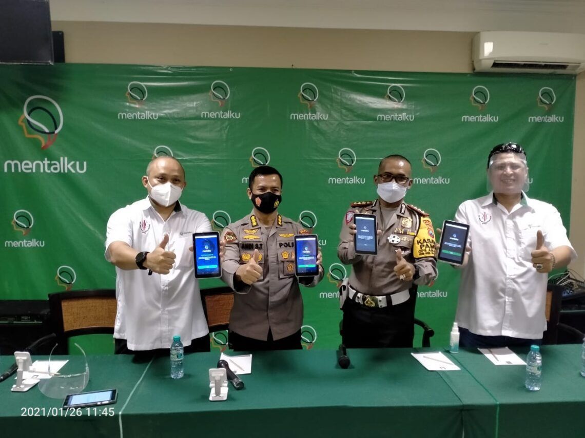 Permudah Tes Psikologi saat Bikin SIM, Polda Jatim Ciptakan Aplikasi "Mentalku" 1 Tim pembuat aplikasi "Mentalku" sedang sosialisasi untuk mempermudah tes psikologi pembuatan atau perpanjangan SIM. (Foto: Polda Jatim/Tugu Jatim)