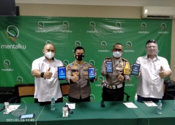 Tim pembuat aplikasi "Mentalku" sedang sosialisasi untuk mempermudah tes psikologi pembuatan atau perpanjangan SIM. (Foto: Polda Jatim/Tugu Jatim)